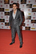 Akshay Kumar at Big Star Awards red carpet in Mumbai on 16th Dec 2012 (125).JPG